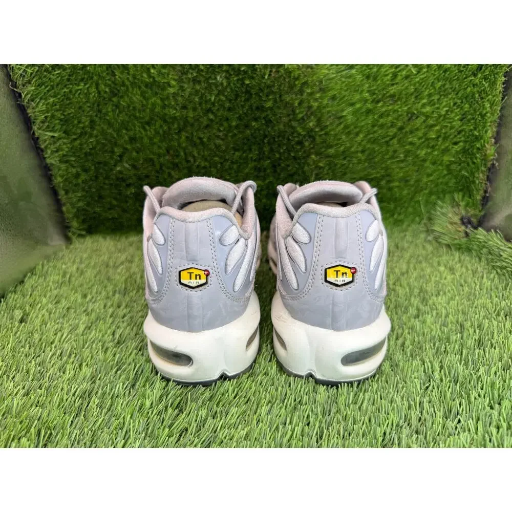 Nike Air Max Plus Lx AH6788-001 Athletic Sneaker Women's 8 Gray Suede Gym Sports